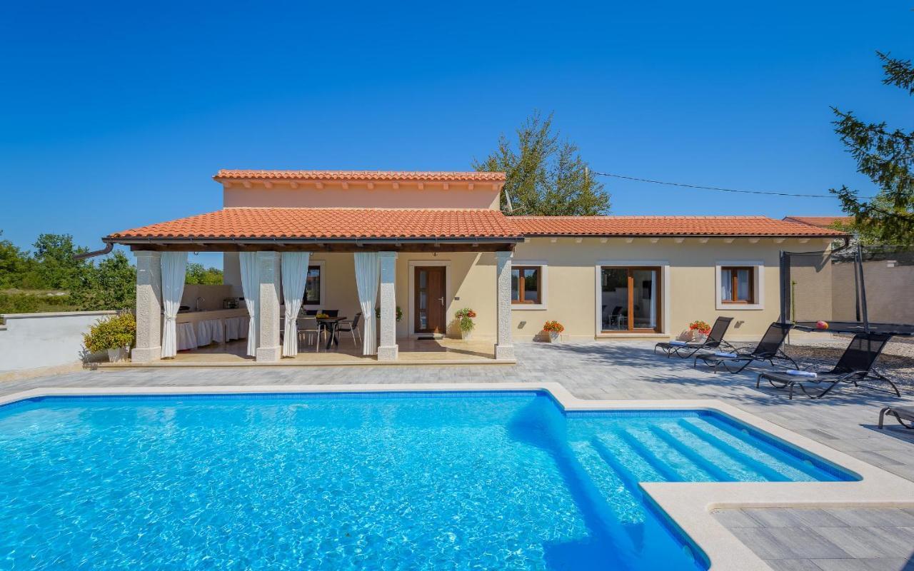 Desapemani Villa