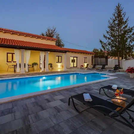 Villa Desapemani Žminj Exteriör bild