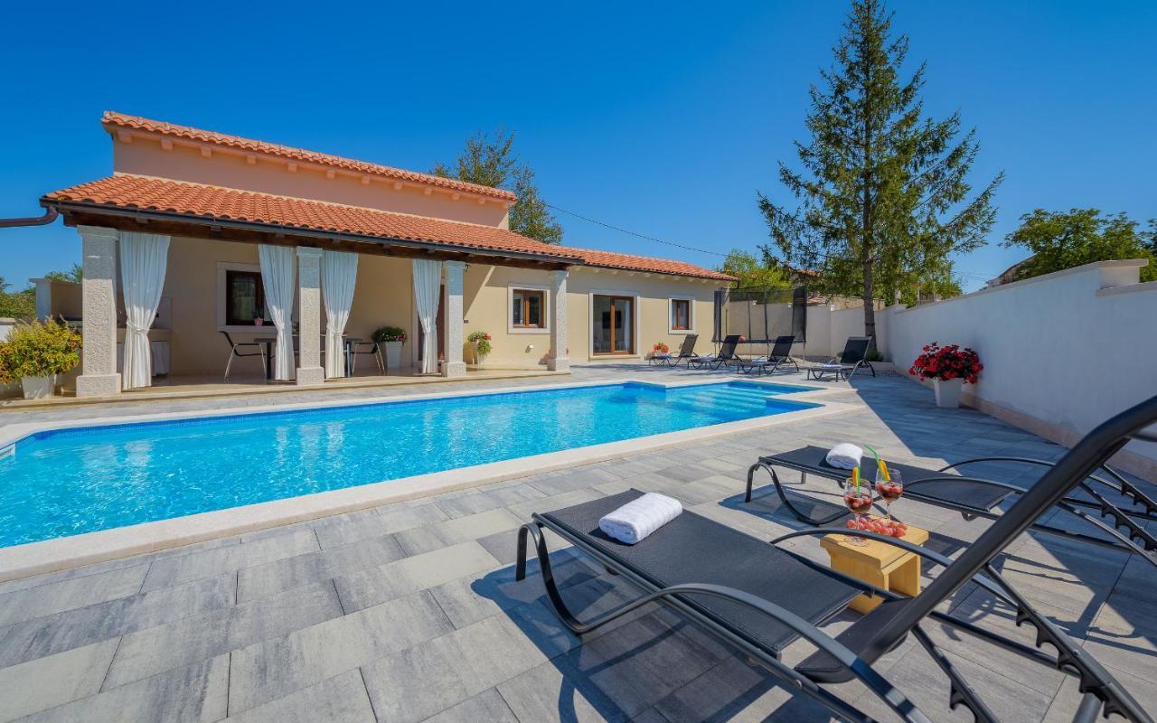 Desapemani Villa *